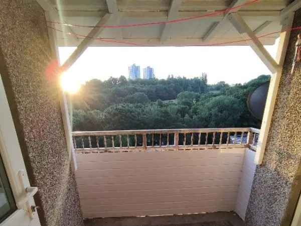 Flat For Rent in Sheffield, England