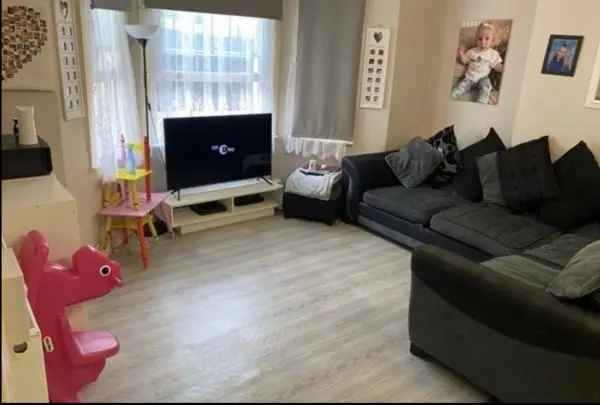 Flat For Rent in City of Westminster, England