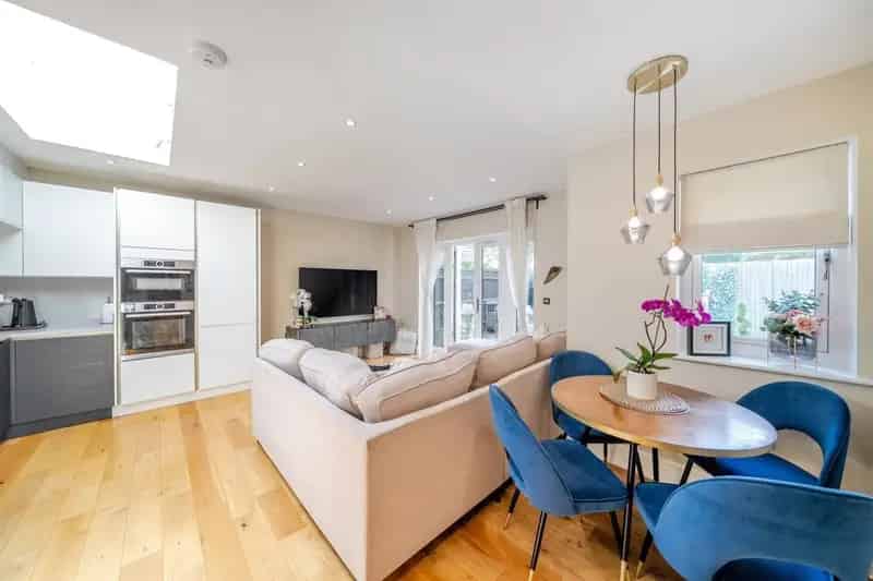 Flat For Sale , London, England