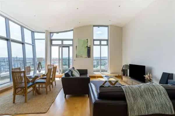 Panoramic Penthouse Apartment with Stunning Views and Secure Parking