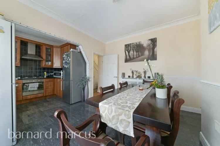 3 Bedroom House with Garage and Garden Near Amenities