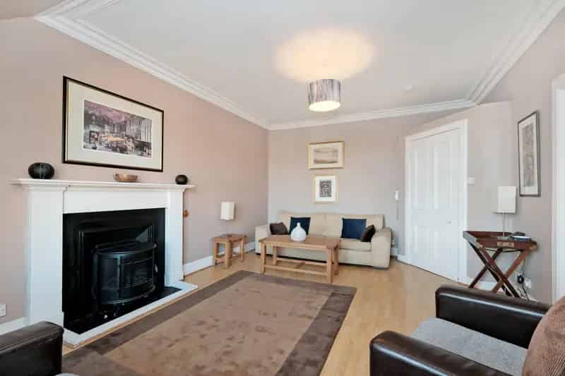 Stonehaven Two Bedroom Flat Market Square Holiday Rental Traditional Features