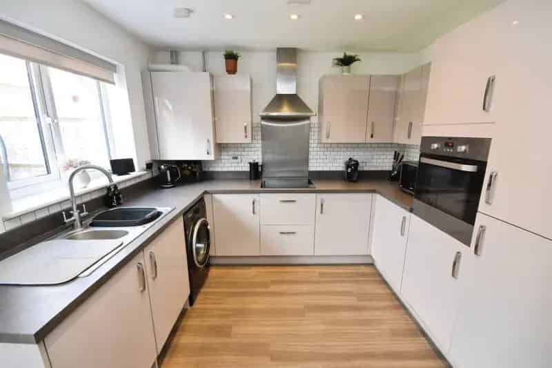 3 Bed House with Garage and Garden