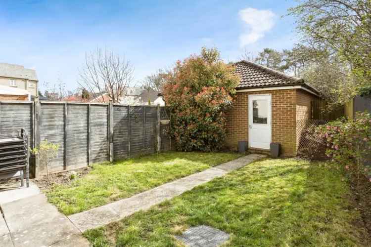 Two Bedroom End Terrace House Near Shops and Transport
