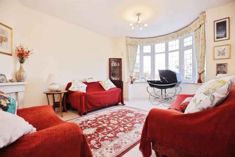 Family Home Near Town Centre Large Driveway Garage Two Bathrooms