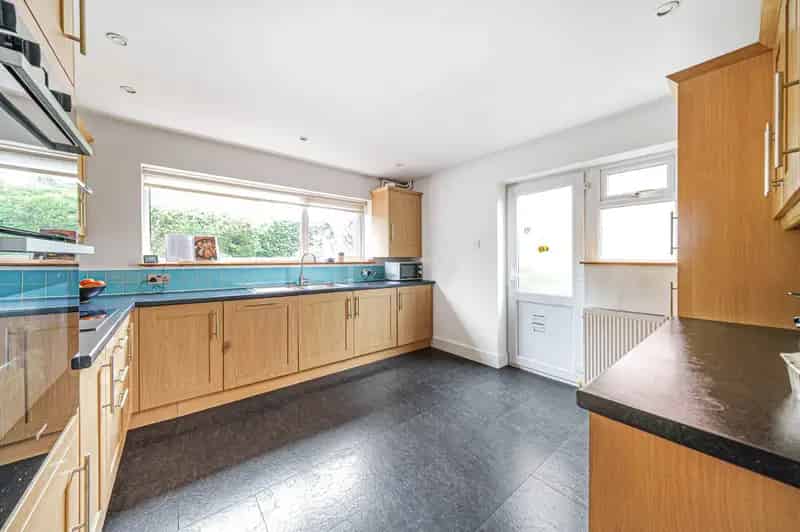 4 Bedroom Detached House For Sale Winchester
