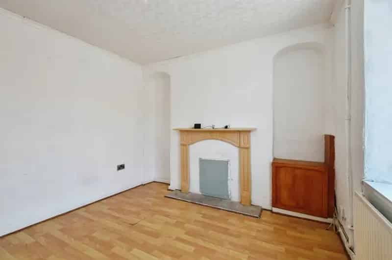 2 Bedroom Terraced House For Sale Near Amenities and Schools