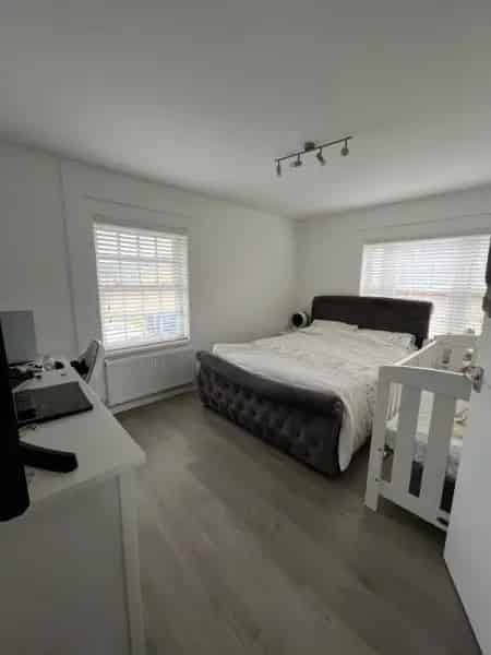 2 Bedroom Flat Near Town Centre