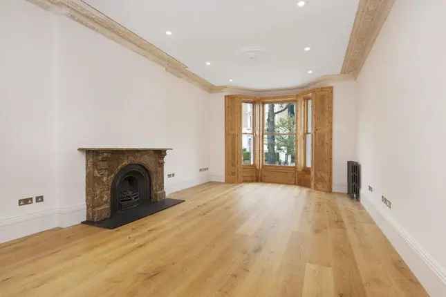 Flat to rent in Oxford Gardens, London W10