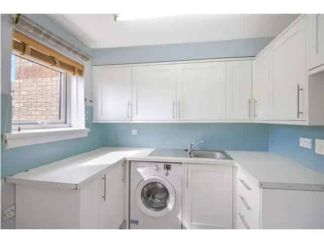 2 Bedroom Flat for Sale Town Centre Location