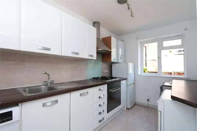 2 bed flat for sale