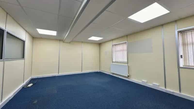 Commercial property For Rent , Luton, England