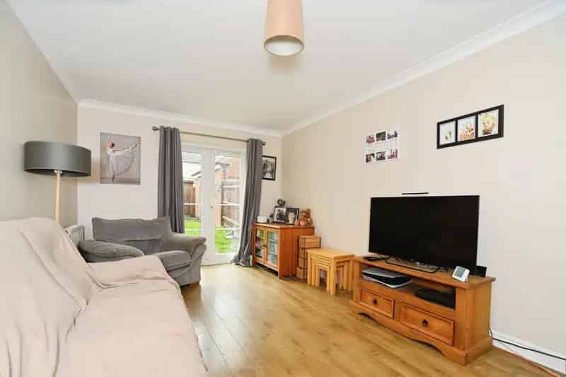 4 Bedroom Townhouse with Private Garden and Driveway Parking