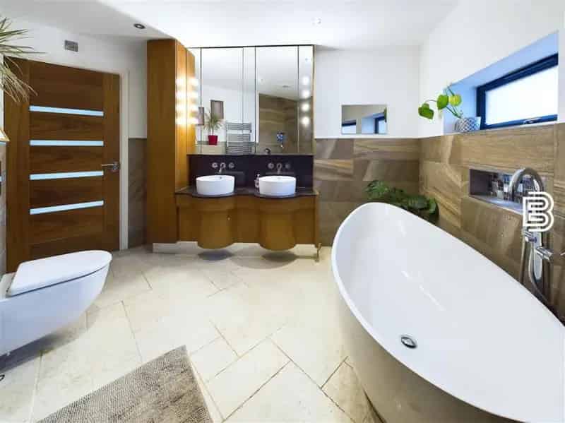 4 Bed Barn Conversion 1.8 Acre Paddock En-Suites Underfloor Heating