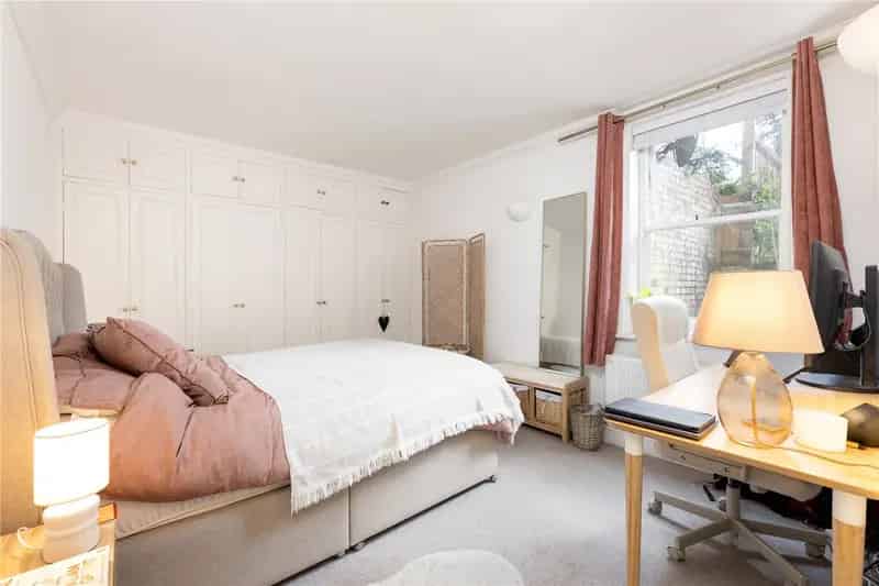 1 Bedroom Garden Flat Putney 576 sq ft
