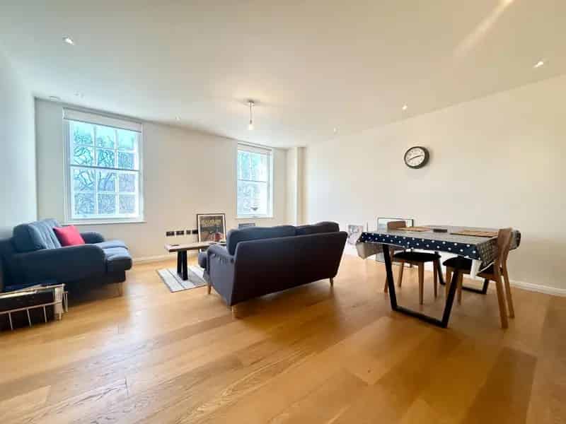 2 Bedroom House to Rent in Central Brighton Near Beach