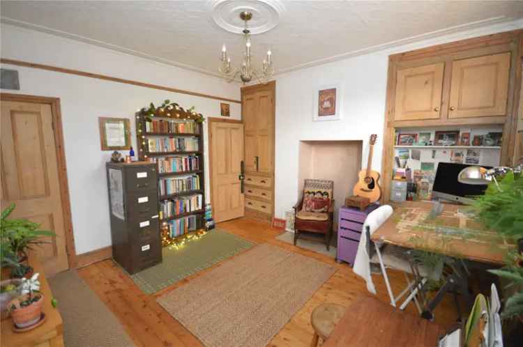 House For Sale in Leeds, England