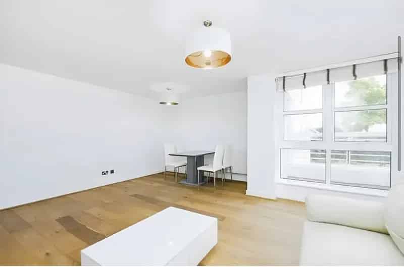 2 Bedroom Flat to Rent London E16 Near Pontoon Dock DLR