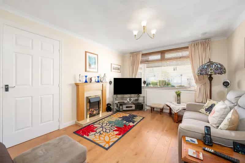 Spacious 2 Bed End Terraced House in Quiet Location