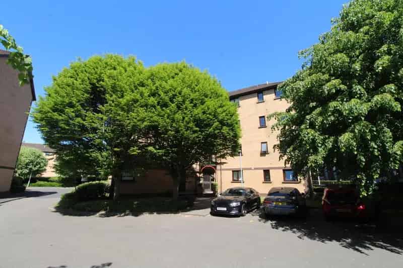 3 Bedroom Flat to Rent Near City Centre