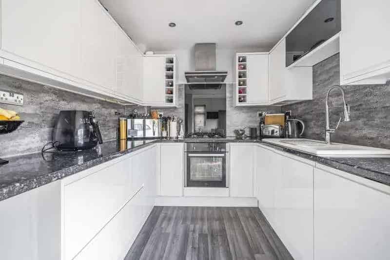 3 Bed House For Sale Near Newbury Train Station
