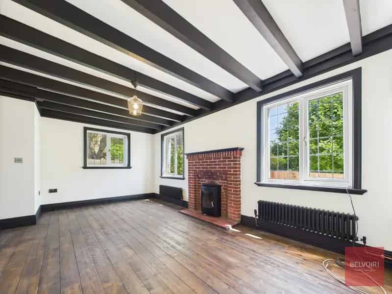 Three Bedroom Detached House Near Three Cliffs Bay