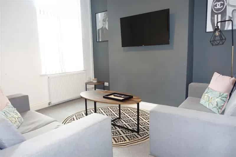 4 bedroom Flat
 To Let