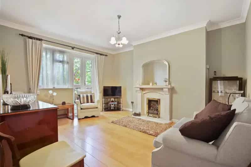 2 Bedroom Flat for Sale near Angel and Old Street