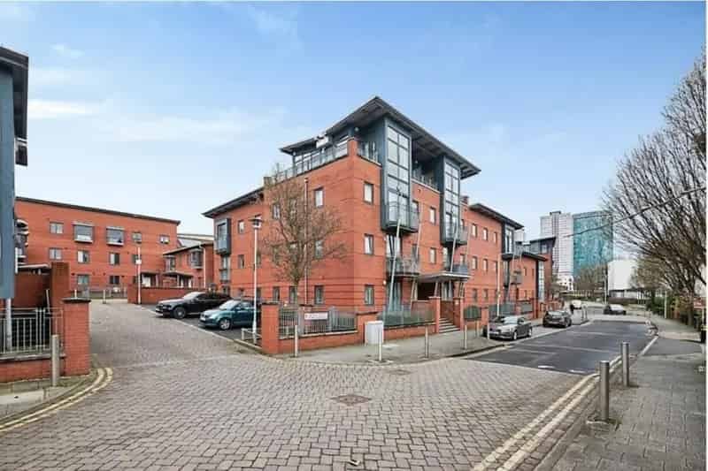 Large Two Bedroom Apartment Available Immediately Furnished Zero Deposit Option