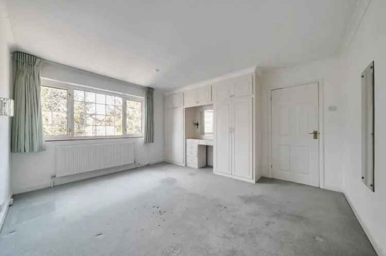 3 Bedroom Detached House for Sale in Nascot Wood Watford