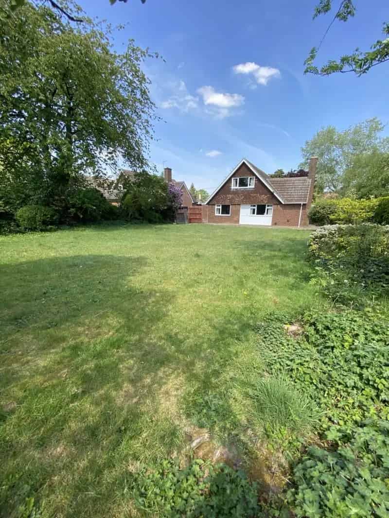 4 bedroom Bungalow
 For Sale