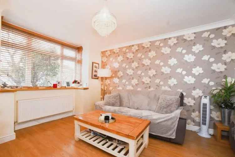 3 Bed Semi Detached House with Garden and Parking