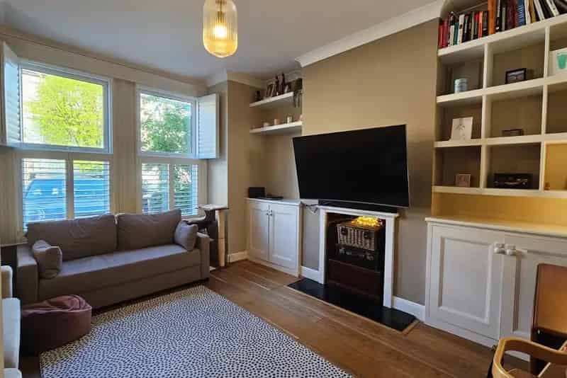 Martell Road Property Near Central London Stations