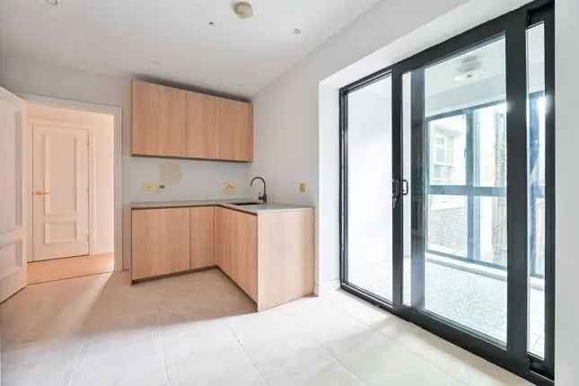 Flat to rent in Union Street, London Bridge, London SE1