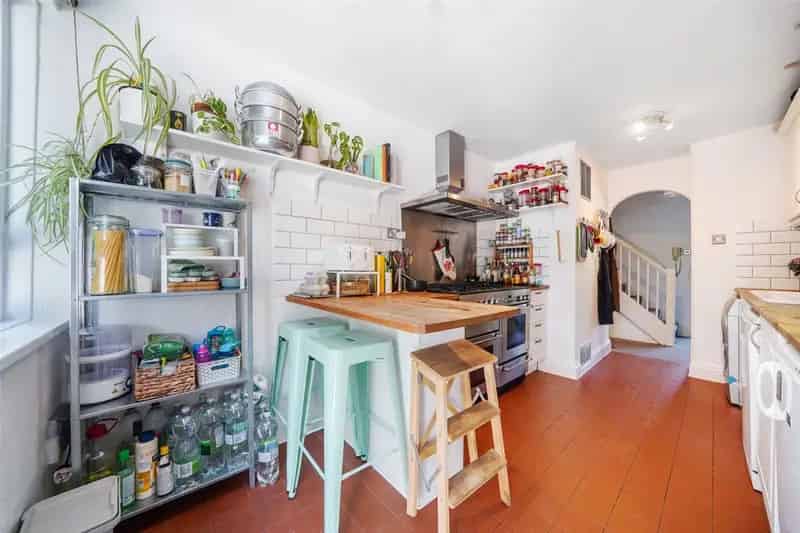 2 Bedroom Flat London Private Garden Outbuilding
