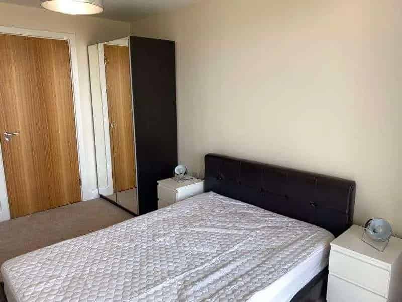 2 Bed Flat for Sale Park Views Balcony Secure Parking