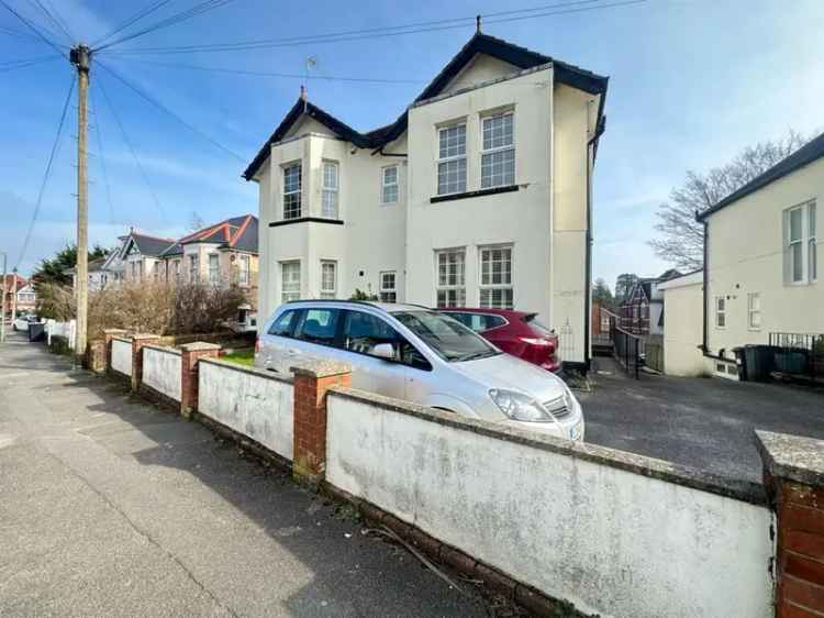 3 Bedroom Apartment with Parking and Garden