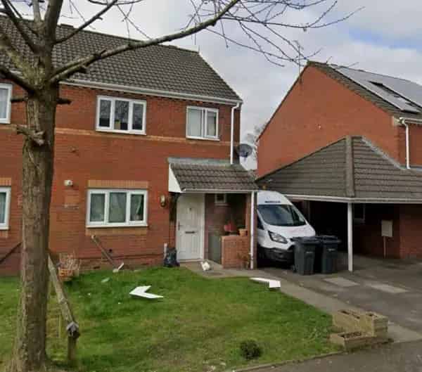 3 Bedroom House with Garden Driveway and Loft