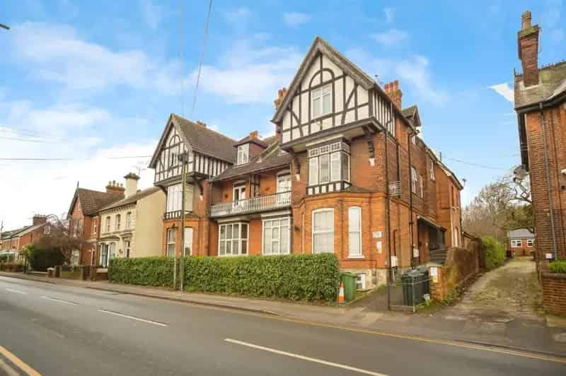One Bedroom Apartment Ashford Town Centre Long Lease No Onward Chain