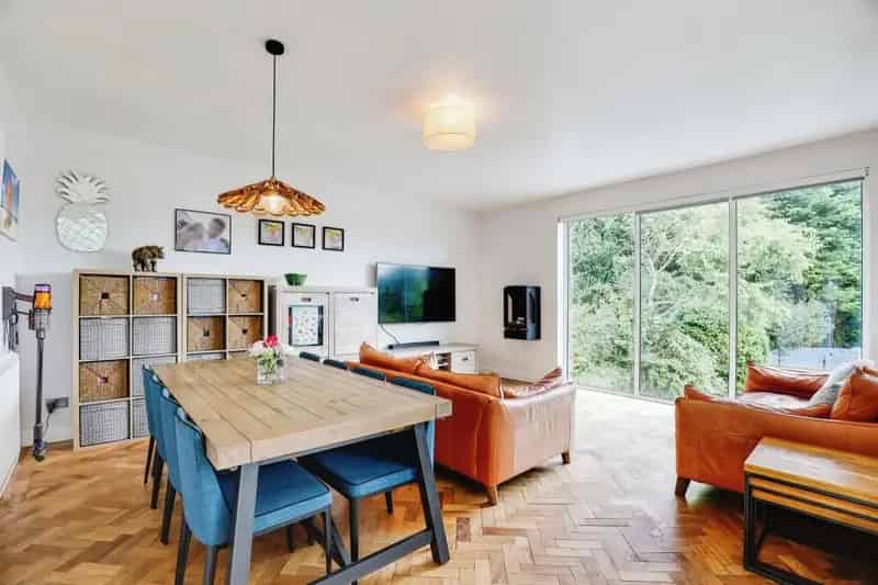 4 Bedroom Detached House to Rent