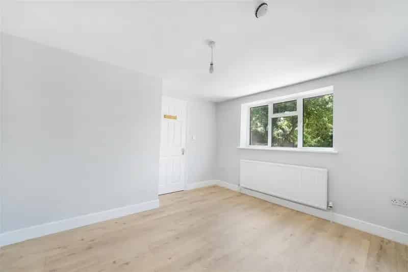 5 bedroom House
 For Sale 
Total Size: 1454 SQ FT