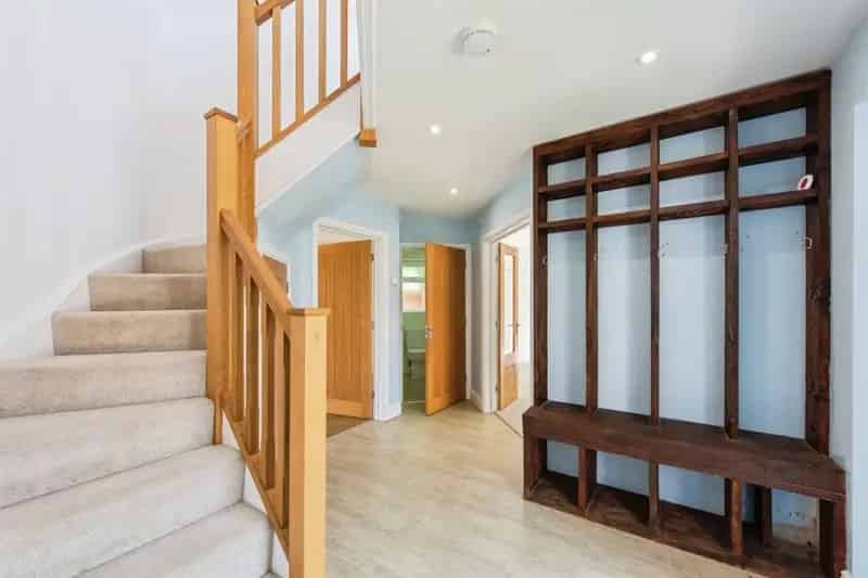 4 Bedroom Detached House With Double Garage and Garden Room