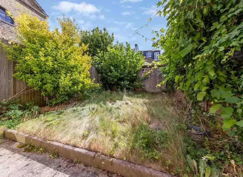 Tooting Bec Family Home Huge Potential Modernisation