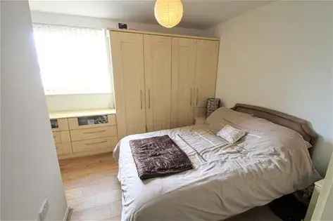 2 Double Bedroom Apartment Cardiff Bay Water Views Parking