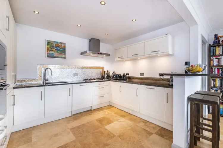 3 Bedroom Flat to Rent in Wimbledon