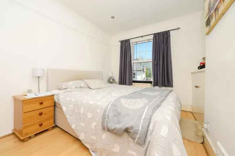 Two Bedroom Maisonette Near Apsley Train Station