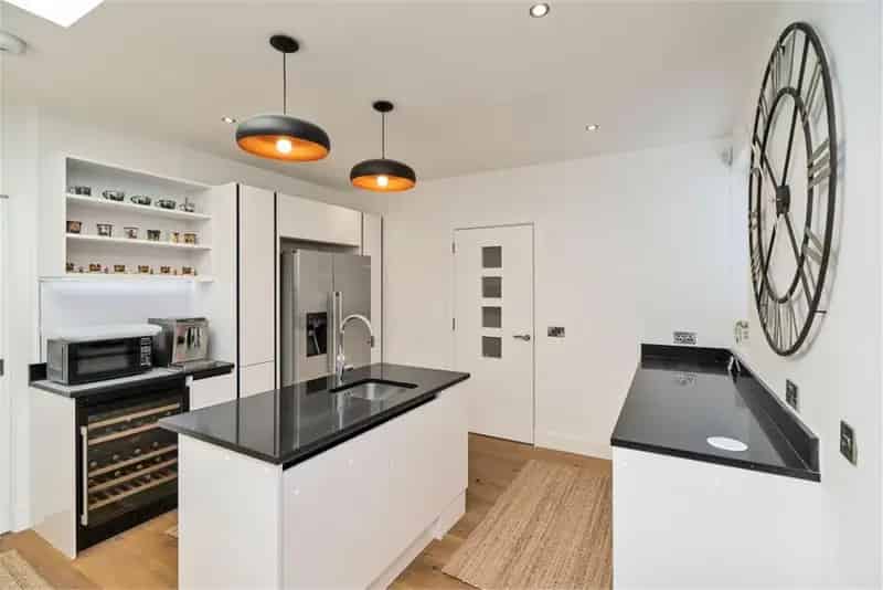 3 Bed Bungalow - Semi-Detached with 2 Reception Rooms