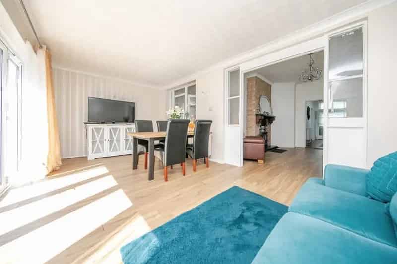 4 Bedroom Family Home with Annexe and Large Garden