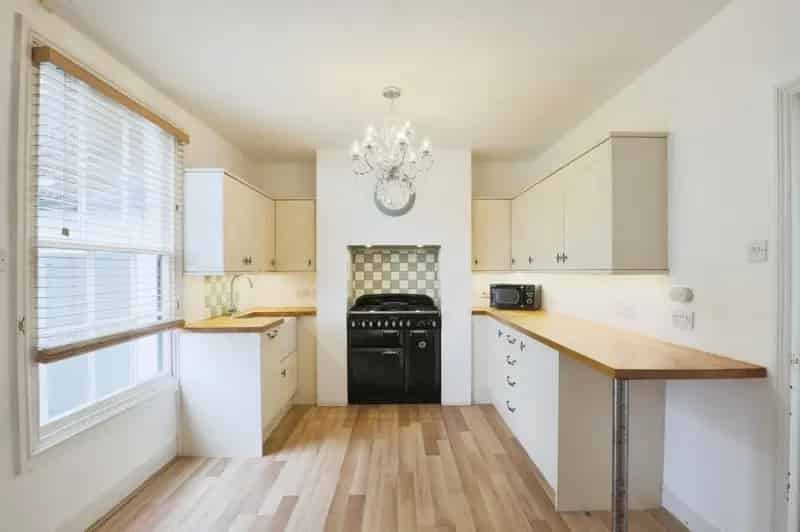 2 Bedroom Semi-Detached House with Garden and Off-Road Parking