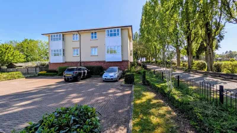 1 Bedroom Flat for Sale Evesham Worcestershire WR11